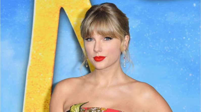 Taylor Swift Dazzles at 2021 Rock & Roll Hall of Fame Event