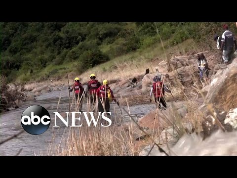 Major flooding kills hundreds in South Africa