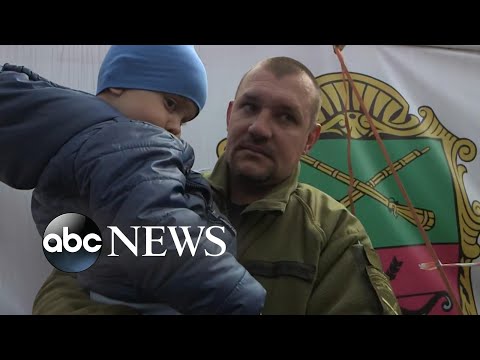 Soldier reunites with family before rejoining the fight in Ukraine