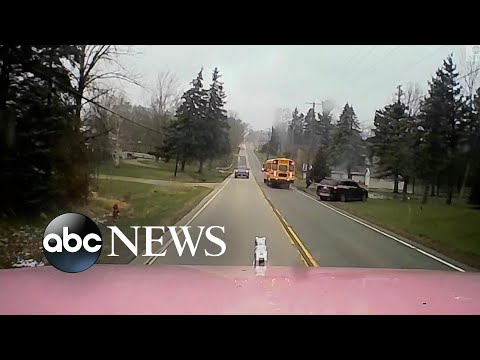 Tractor-trailer nearly crashes into school bus full of kids l ABC News