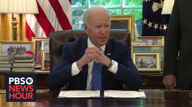 WATCH: Biden signs bill rebooting WW2 'lend-lease' program to help Ukraine