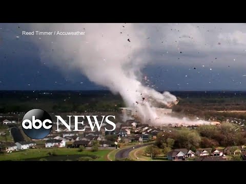 Dozens of tornadoes tear across Midwest