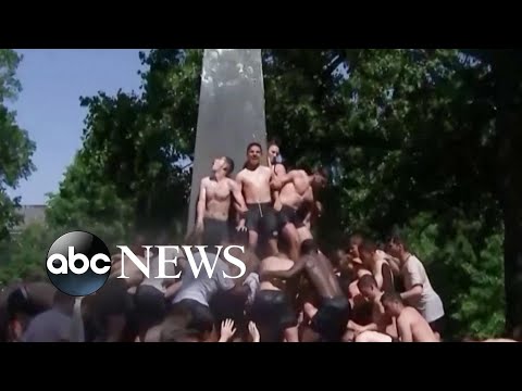 Naval Academy plebes attempt to climb greased monument l ABC News