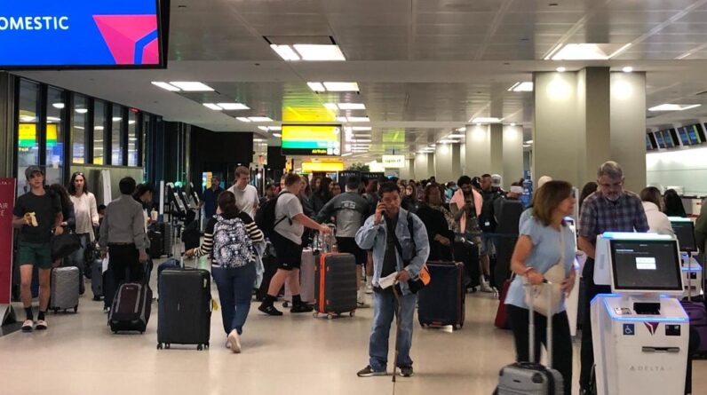 newark airport delays tues ama